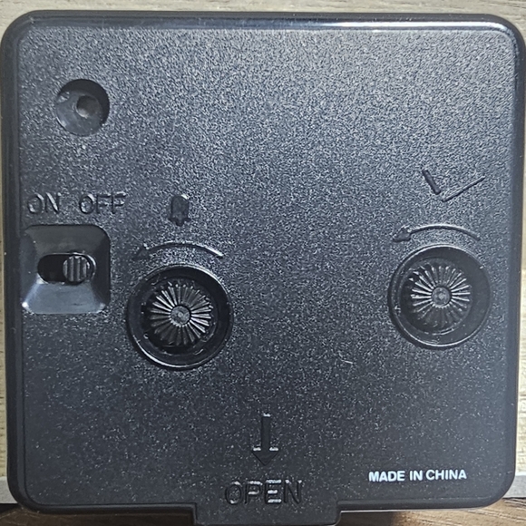 Texas A&M Mini Clock‎ - Picture 4 of 9